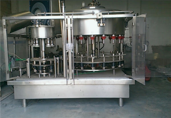 10 başlıq mənfi-təzyiq ətirli şüşə doldurma maşını